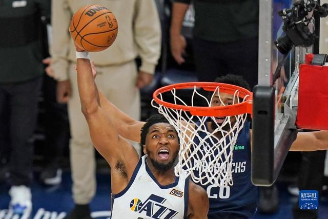 约基奇32+16+16库里20分 掘金逆转勇士3连胜